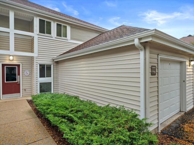 Condo for sale in Oak Creek, Milwaukee County