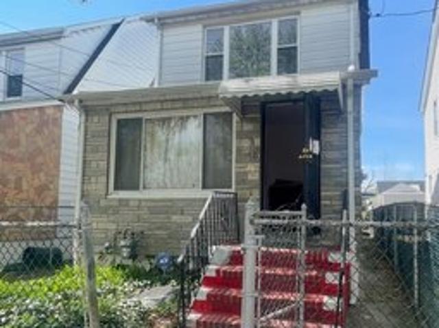 House for sale in Queens, Arverne