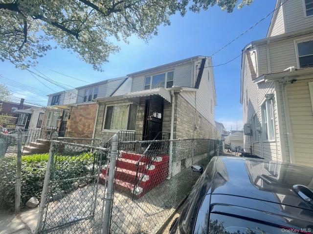 House for sale in Queens, Arverne