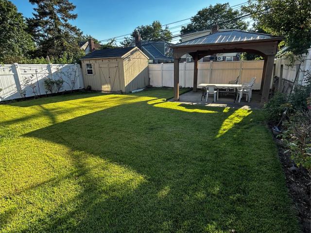 House for sale in Queens, Arverne