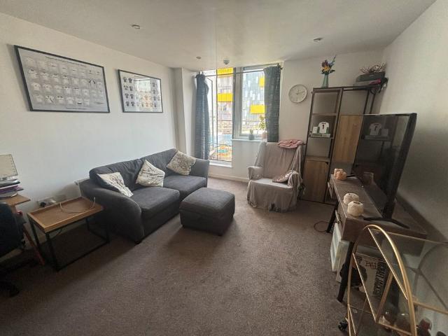 Apartment for rent in Roding Riverside, Greater London
