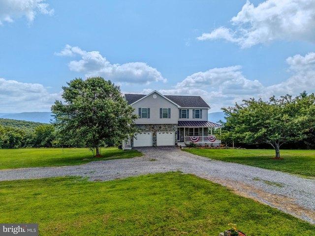 House for sale in Petersburg, West Virginia