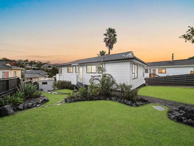 House for sale in Oratia