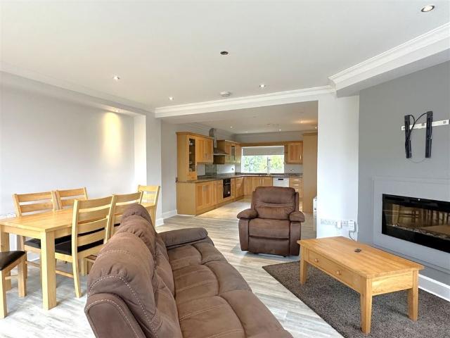 Townhouse to rent in Gaillimh, Connacht