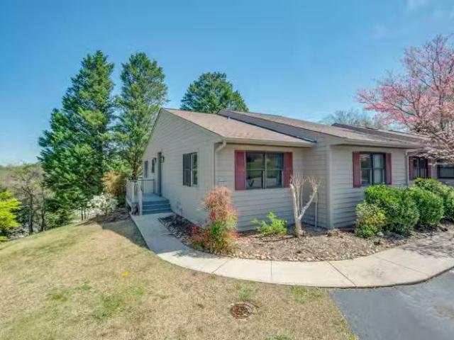 Condo for sale in Hendersonville Condo for sale in Hendersonville