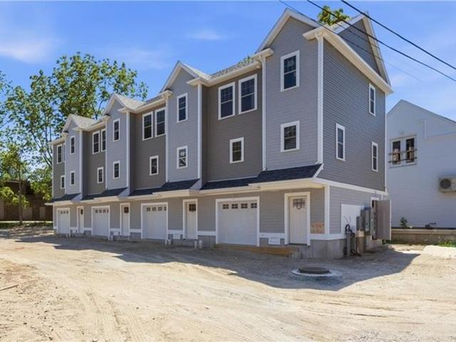 Townhouse for sale in Warren, Rhode Island