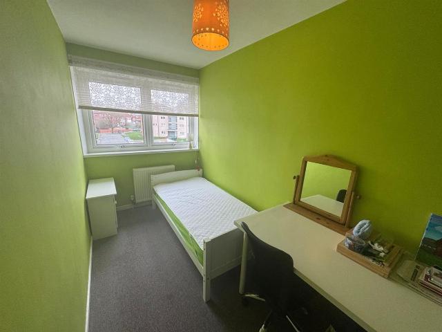 Room for rent in Kirkstall, West Yorkshire
