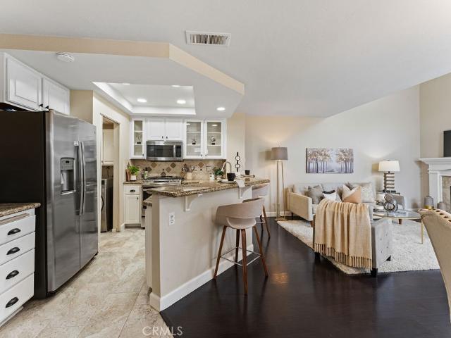 Condo for sale in Irvine, Woodbridge