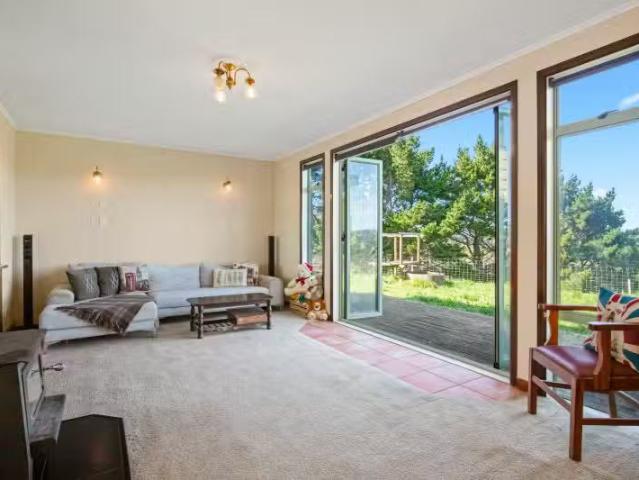 House for sale in Awhitu