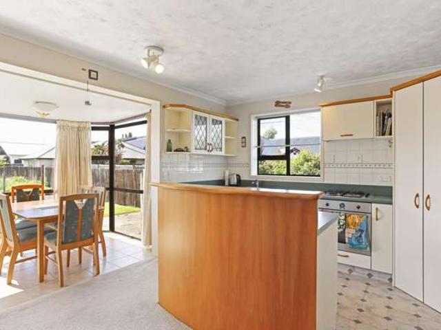 House for sale in Chaslands, Canterbury
