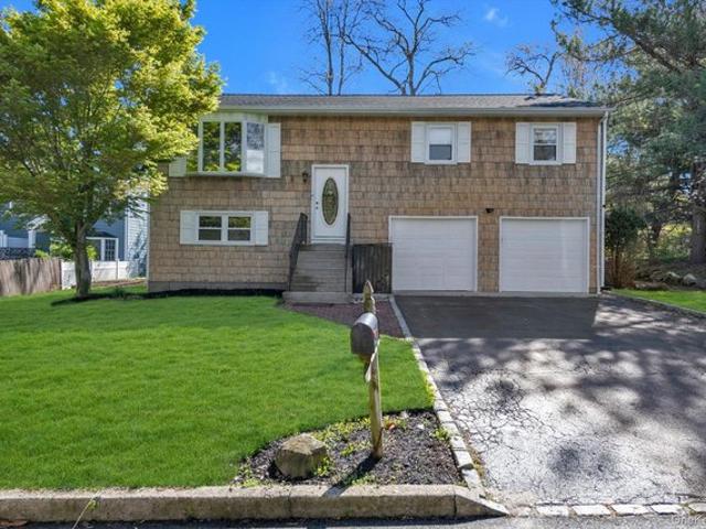 House for sale in Smithtown, New York