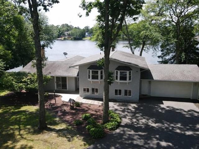 House for sale in Manahawkin, New Jersey