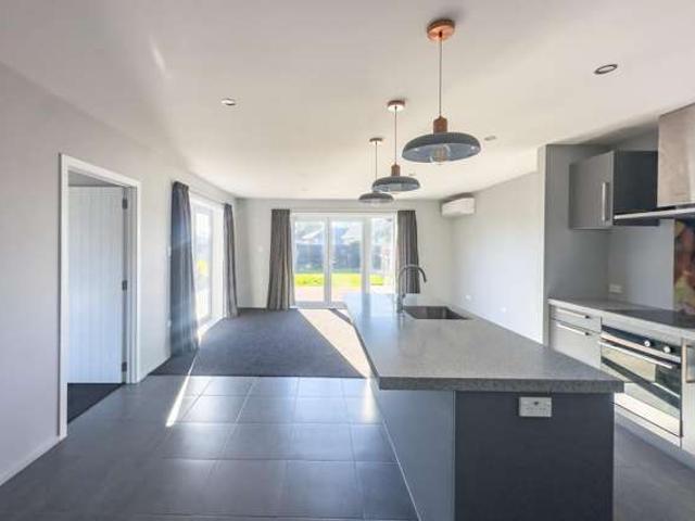House for rent in Chaslands, Canterbury