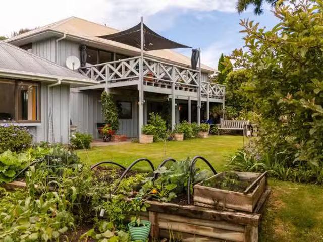House for sale in Little Akaloa, Canterbury
