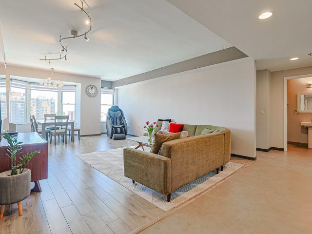 Condo for sale in Arlington Heights