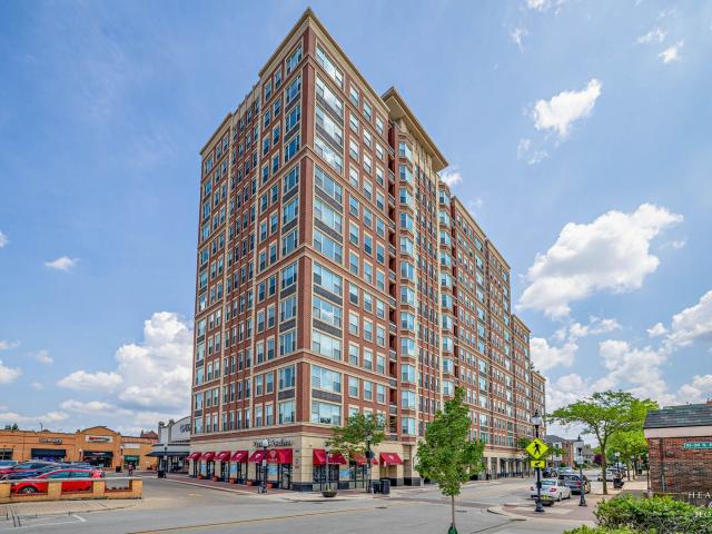 Condo for sale in Arlington Heights