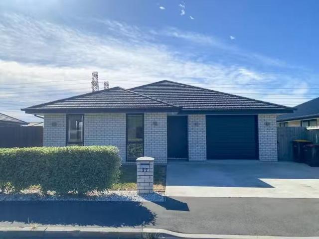 House for rent in Chaslands, Canterbury