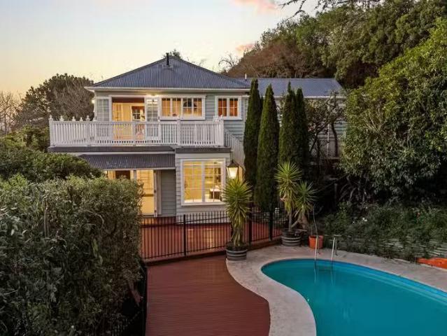 House for sale in Chaslands, Canterbury