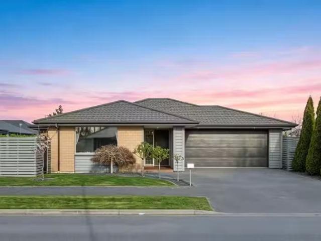 House for sale in Chaslands, Canterbury
