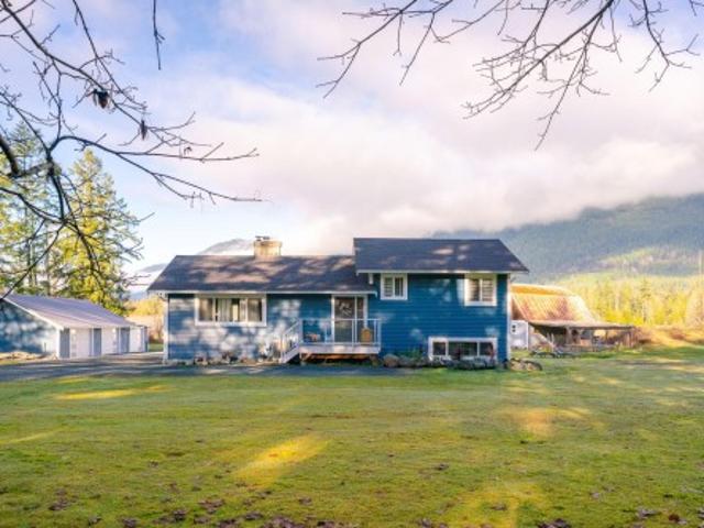 House for sale in Clayoquot, British Columbia