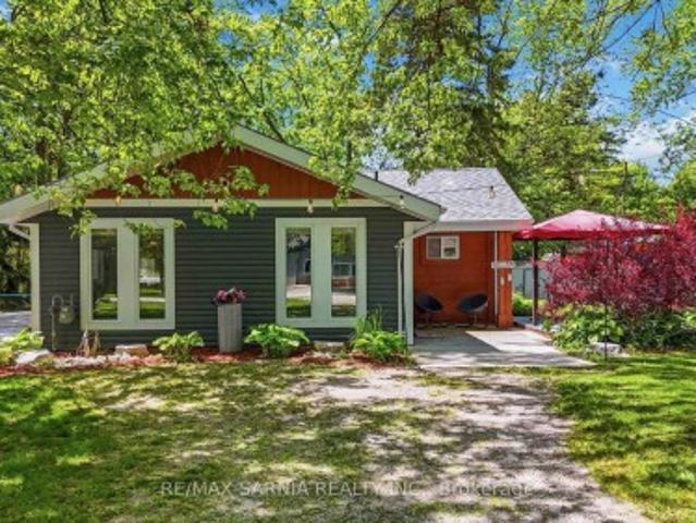 House for sale in Plympton–wyoming, Ontario