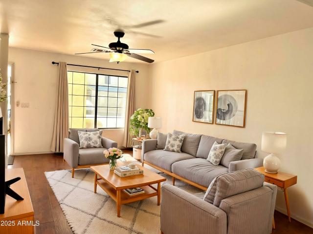 Townhouse for rent in Glendale