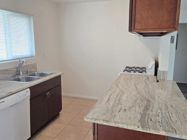 Apartment for rent in Huntington Beach, California