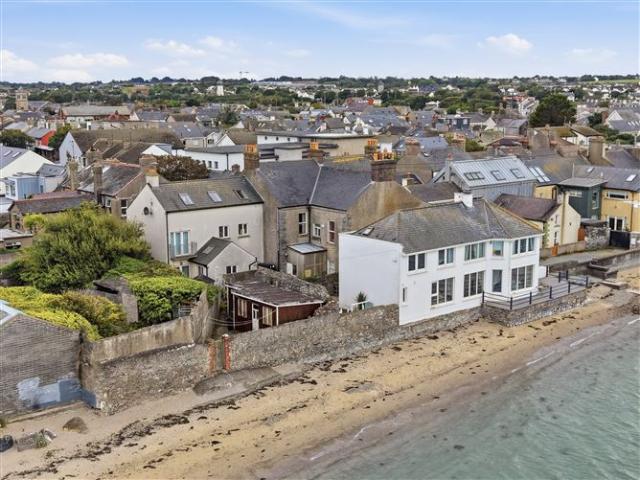 Townhouse for sale in Skerries, North Tipperary