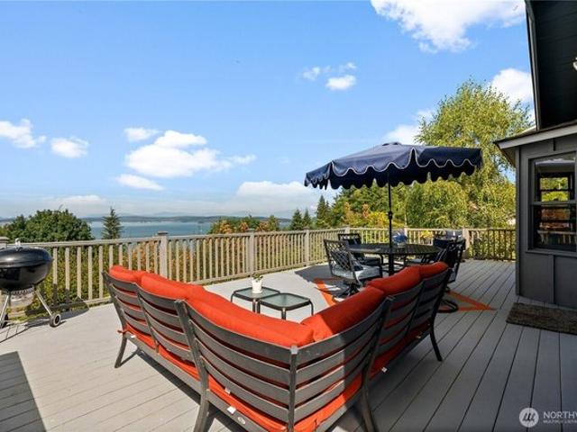 House for sale in Oak Harbor, Washington
