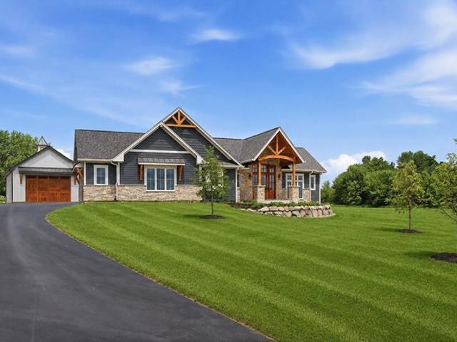 House for sale in Mchenry, Illinois