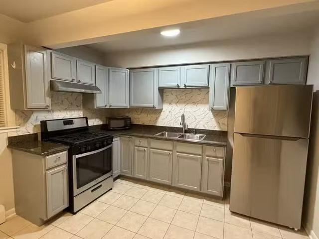 Condo for rent in Bedford Park