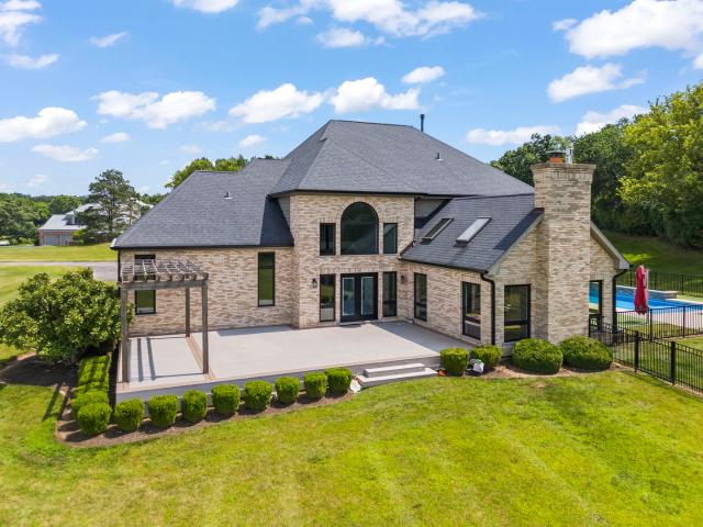 House for sale in Mchenry, Illinois