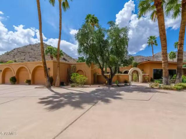 House for sale in Paradise Valley