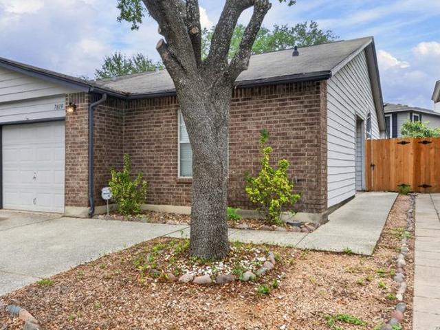 Townhouse for sale in Leesville, Texas