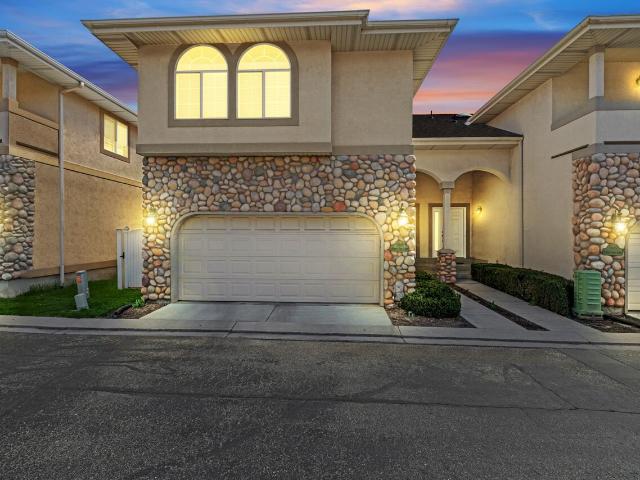 Townhouse for sale in Sandy