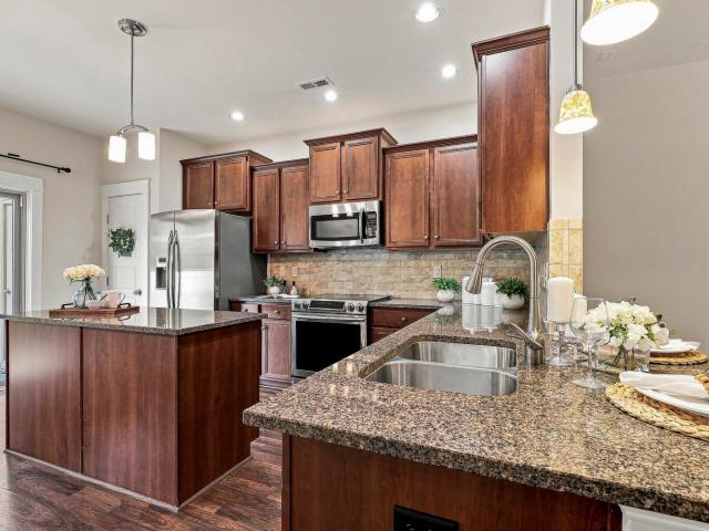 Townhouse for sale in Lynnwood Bluff, Raleigh