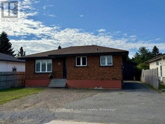 House for sale in Thunder Bay, Ontario