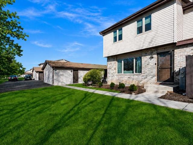 Townhouse for sale in New Lenox, Illinois