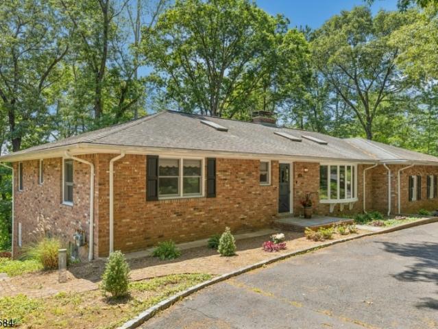 House for sale in Gillette, Long Hill Township