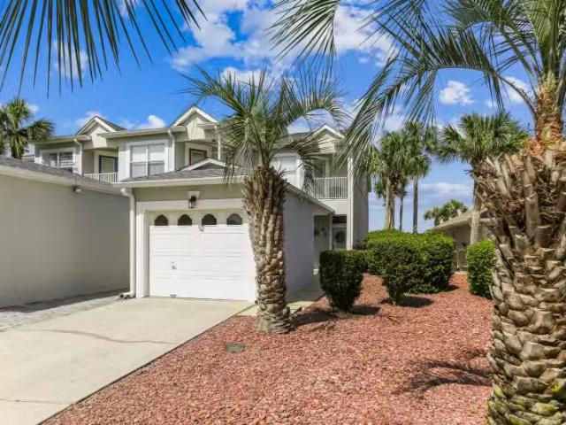Condo for sale in Milton