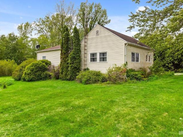 House for sale in Syracuse, Indiana