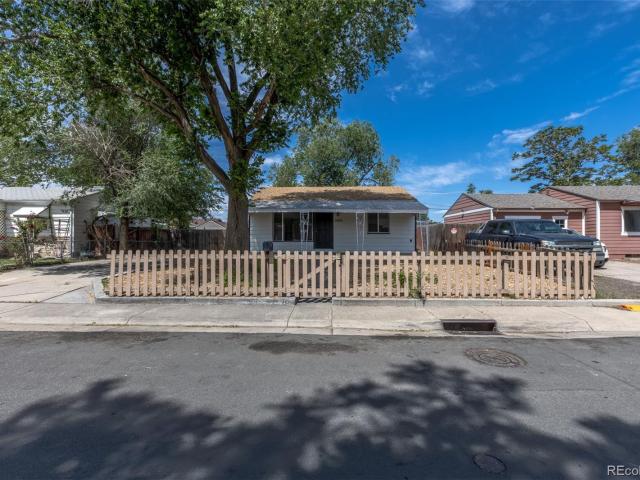House for sale in Dupont, Colorado