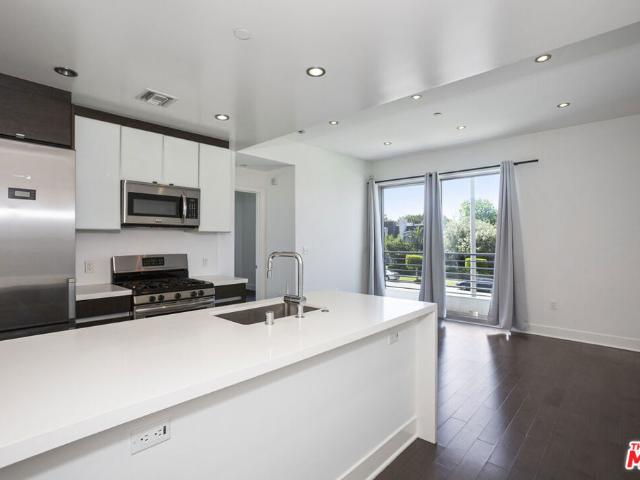 Condo for sale in Canoga Park, California
