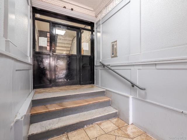Property for sale in The Bronx, Arverne