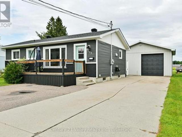House for sale in Renfrew, Ontario