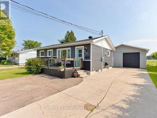 House for sale in Renfrew, Ontario