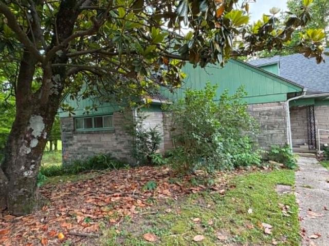 House for sale in Bloomfield, Indiana