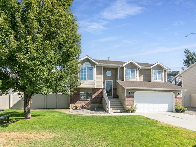 House for sale in Clearfield, Utah