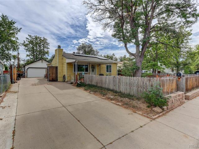 House for sale in Dupont, Colorado
