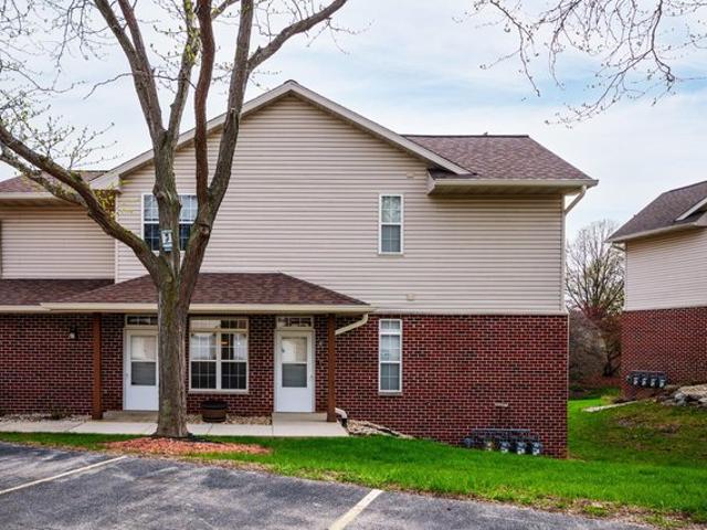 Condo for sale in Franklin, Wisconsin